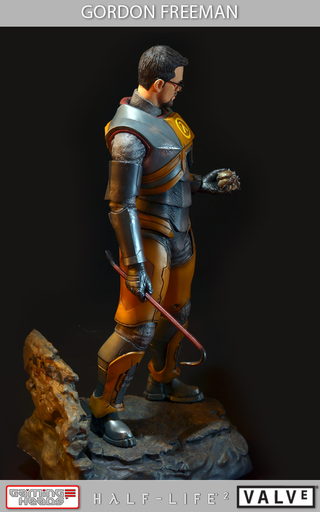 Illustration for article titled Giant 20-Inch Gordon Freeman Statue Keeps Headcrabs Off Your Bookshelf